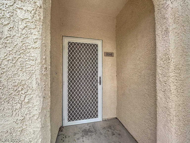 2291 W Horizon Ridge Pkwy #8144 — Photo 3