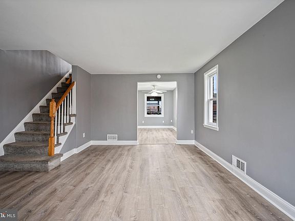 3rd image of 1921 Dineen Dr