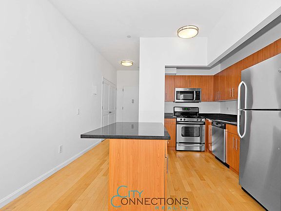 5th image of 20 West St APT 17L