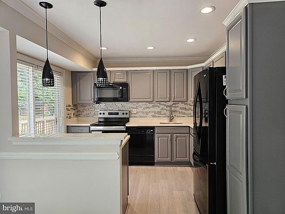 2nd image of 12519 Oakwood Dr