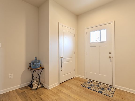 4th image of 5943 Garden Walk Dr