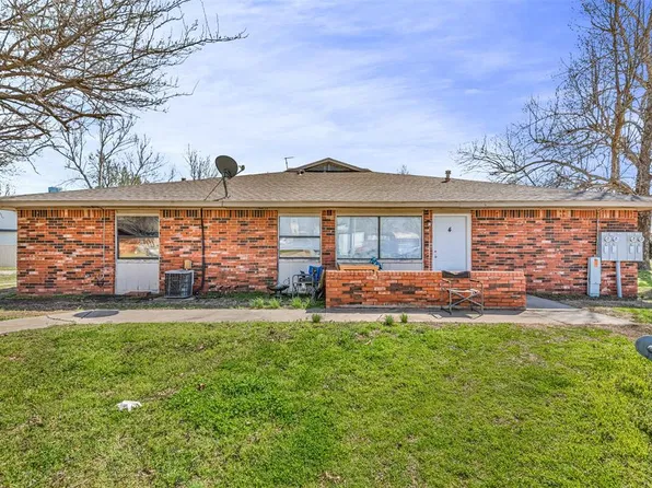 210 NW North St, Minco, OK 73059