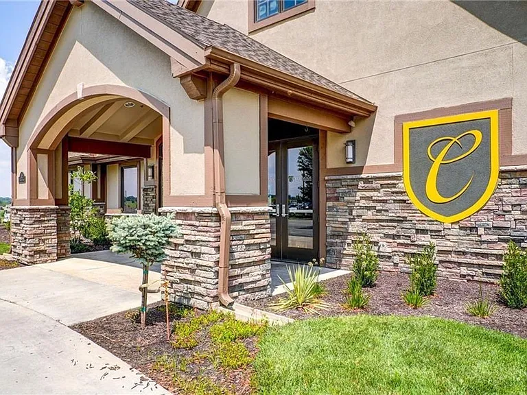 707 Glenn Cir — Photo 44
