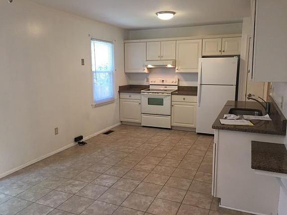 3rd image of 3904 Bradwater St
