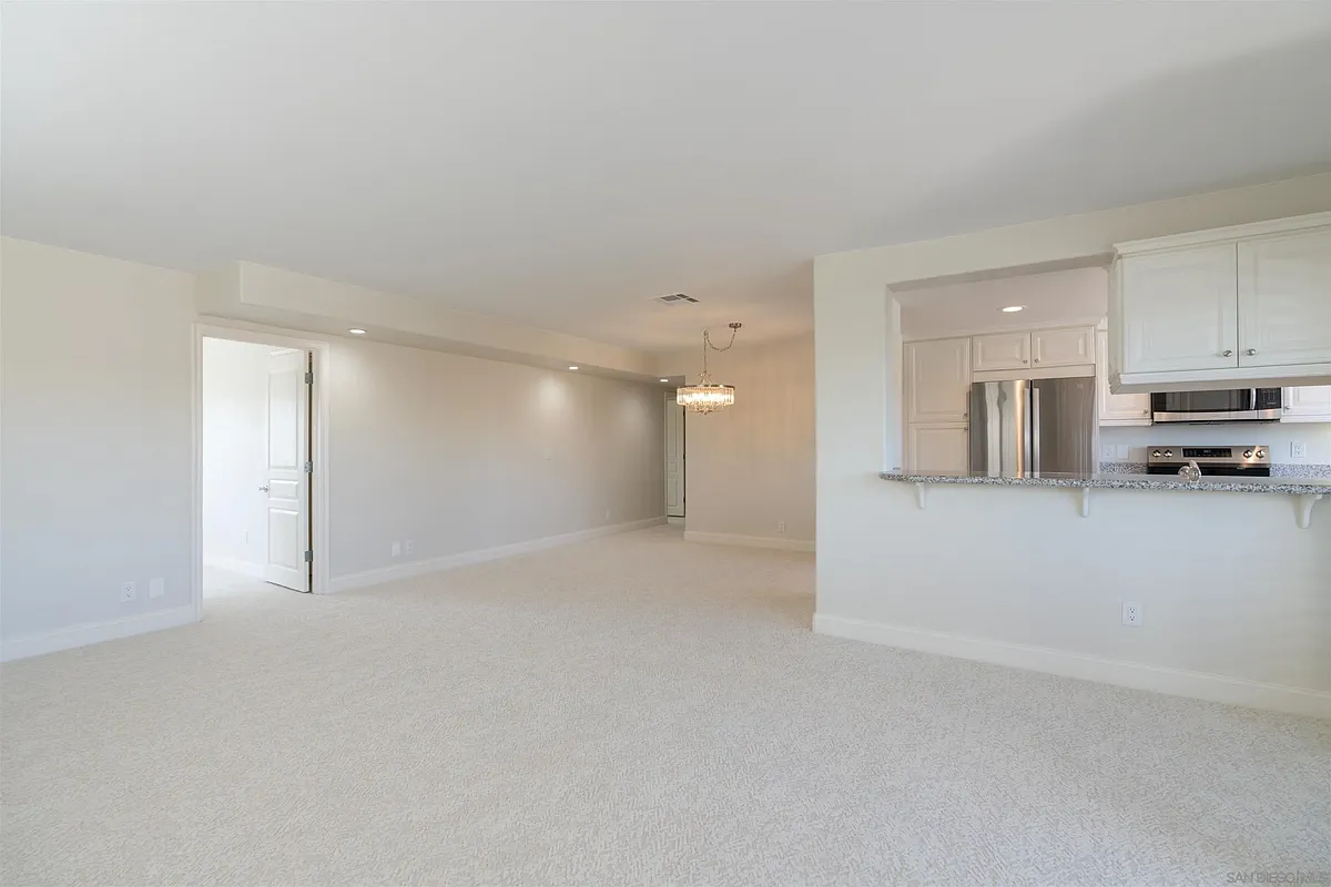 Building Photo - 7635 Eads Ave #304