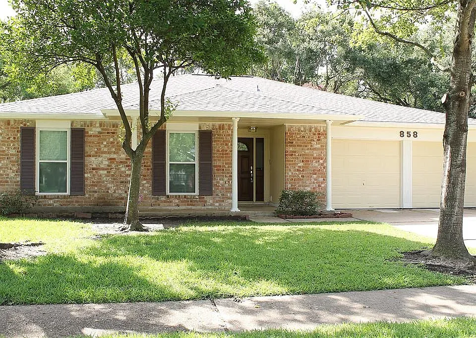 858 Seamaster Dr