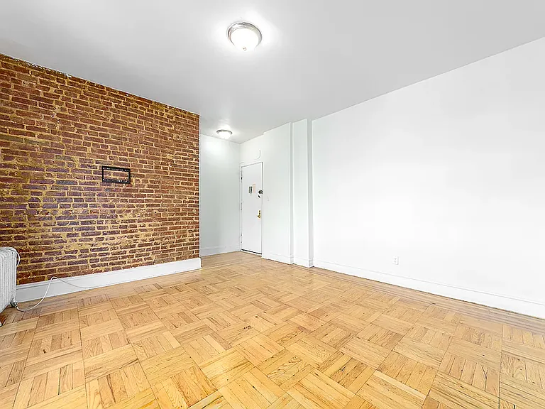 3240 93rd St #D17 — Photo 2