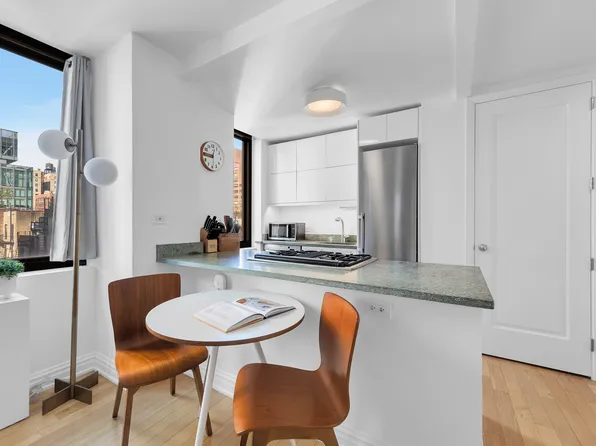 1438 Third Avenue image 2 of 11