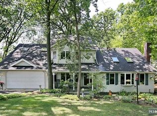 261 N Farview Ave, Paramus, NJ 07652