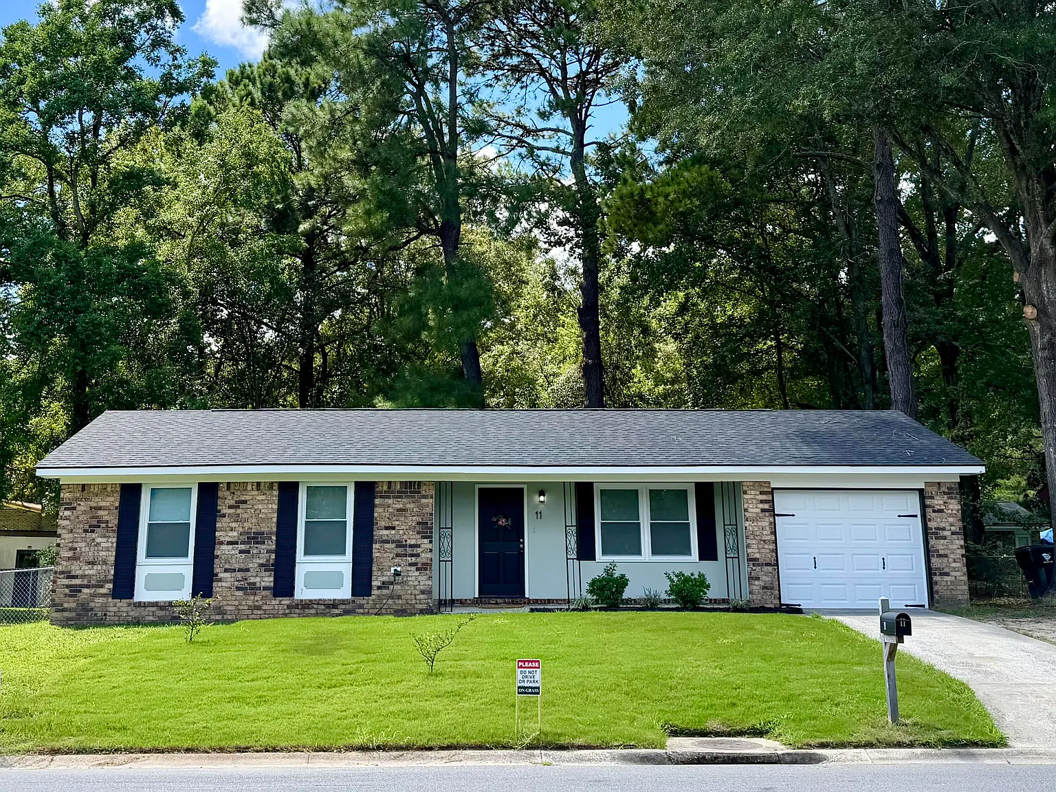 3 bed, 1.5 bath, 1016 sqft, $1,900 — Photo 1