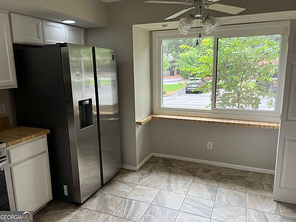 3rd image of 504 Sutters Point NE