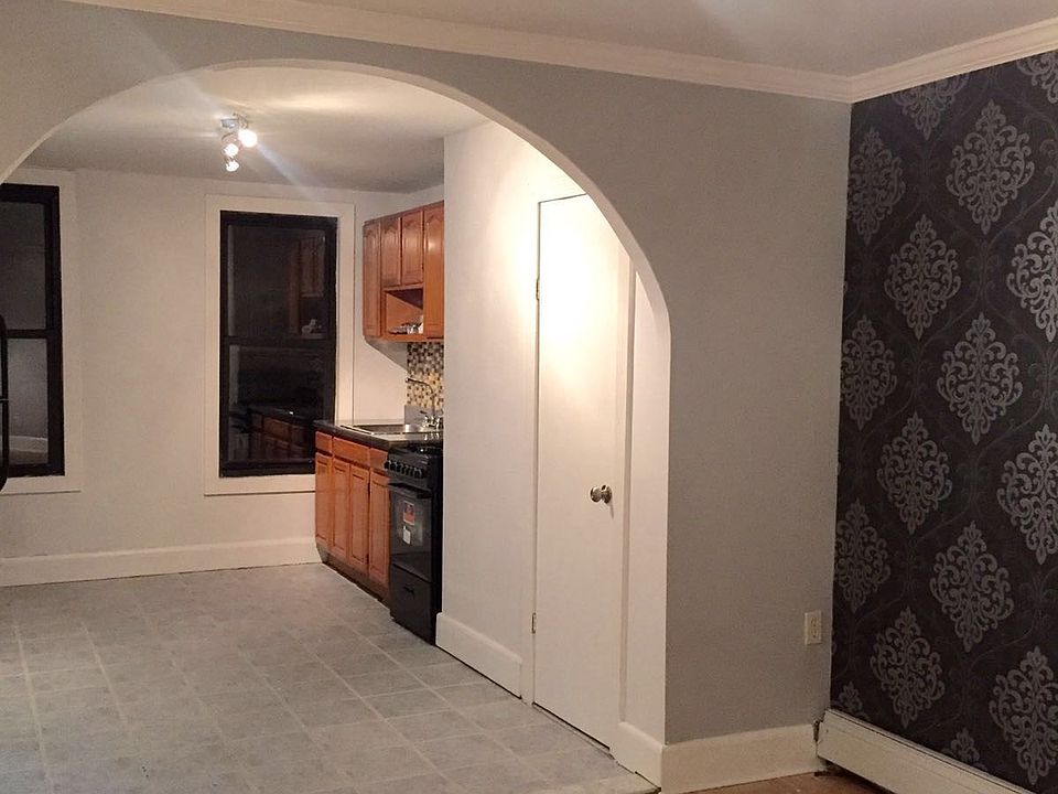 1st image of 332 Tompkins Ave #2
