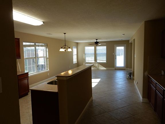 Kitchen, Breakfast Nook and Family Rooms