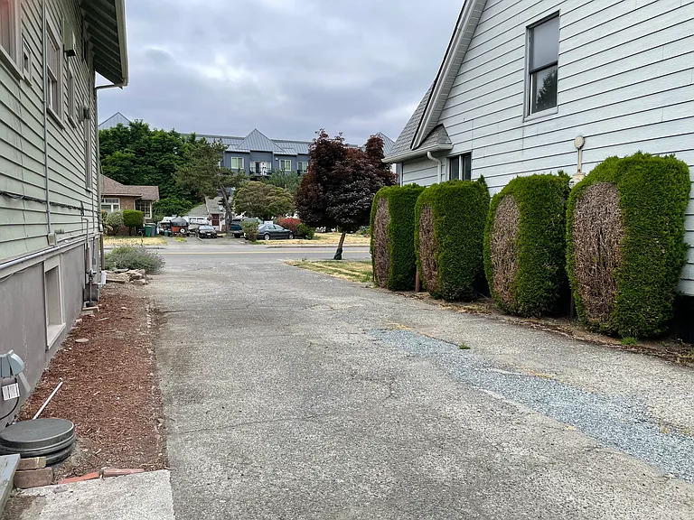 114 Wells Ave S — Photo 9