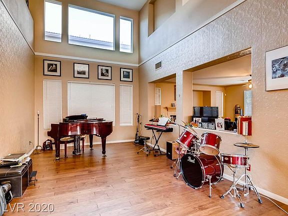 3rd image of 3241 Bishop Pine St