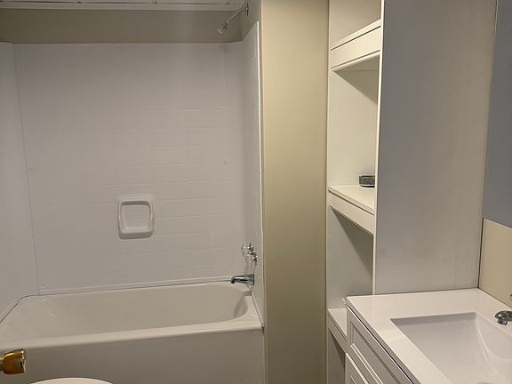5th image of 18 Brook Way #18