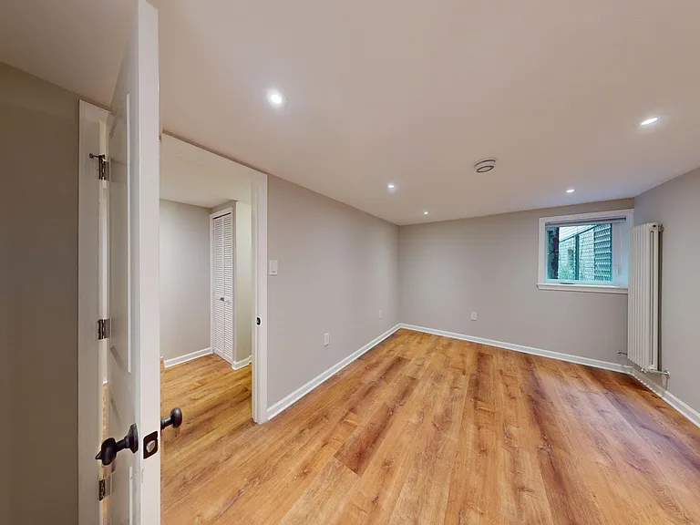 8 R St NW #6 — Photo 1