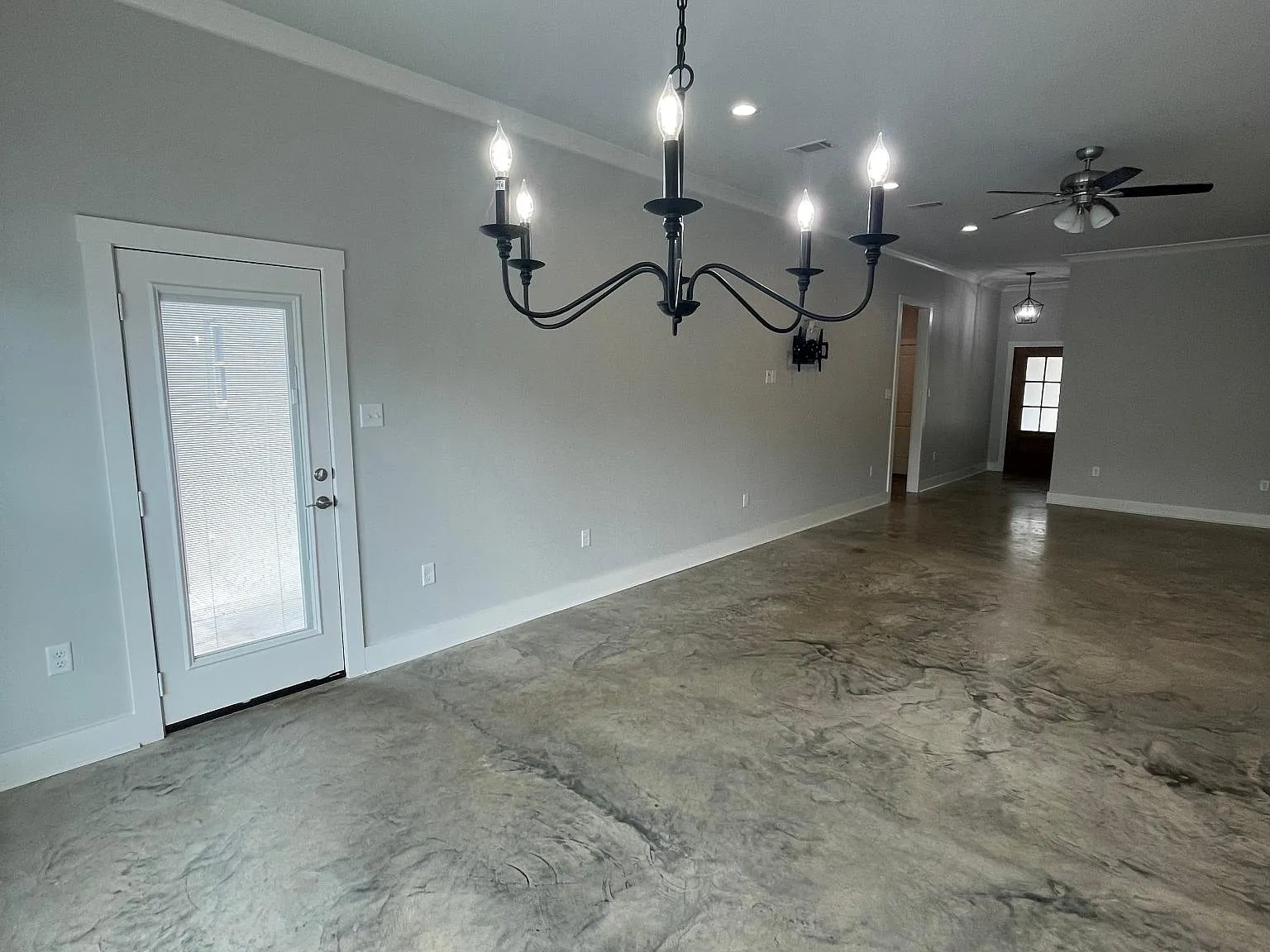4 bed, 2020 sqft, $2,300 — Photo 3