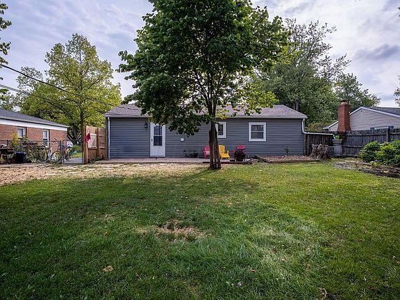 3rd image of 5588 Revere Dr