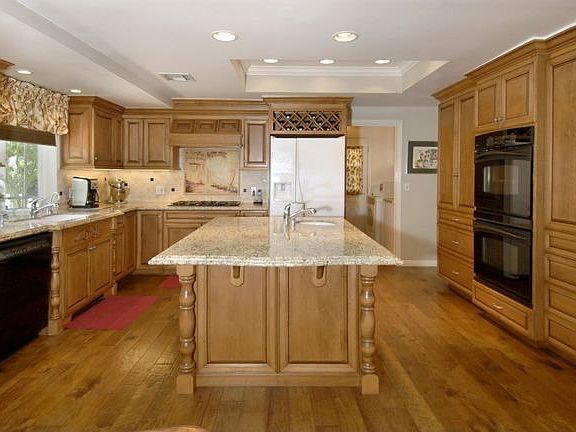 Center Isle/Breakfast Bar