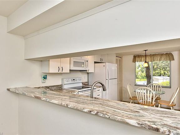 5th image of 7360 Glenmoor Ln #4210