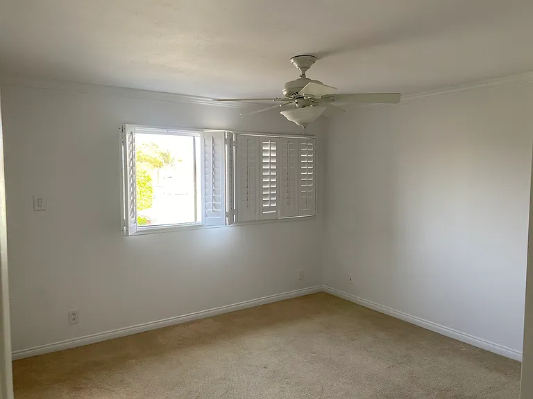 Front upstairs bedroom