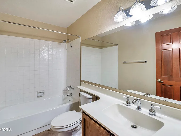 229 E Anderson Ave — Photo 16