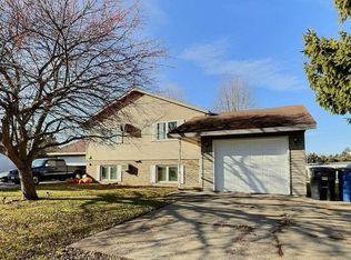 321 Wintergreen Dr, Omro, WI 54963