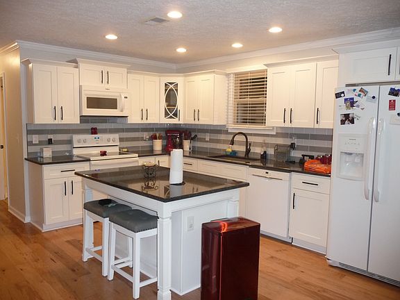 3rd image of 3078 Big Springs Rd