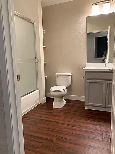 1x1/729sf: Bathroom