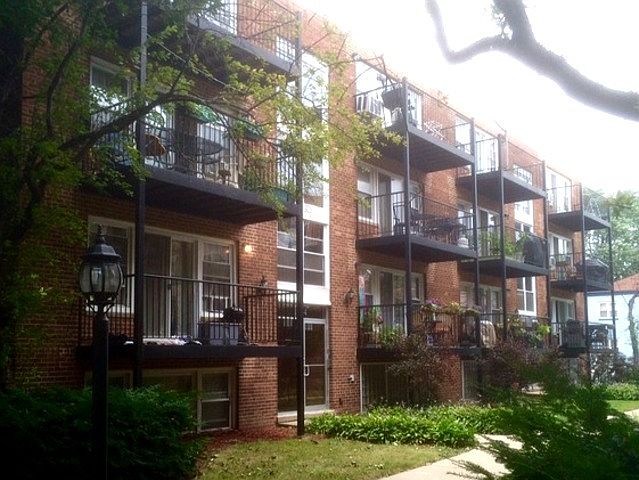 1st image of 2626 W Catalpa Ave APT 24