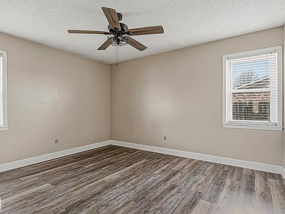 4th image of 313 E Delta Rd