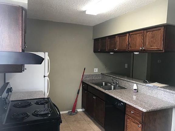3rd image of 15525 Blackhawk Blvd #16