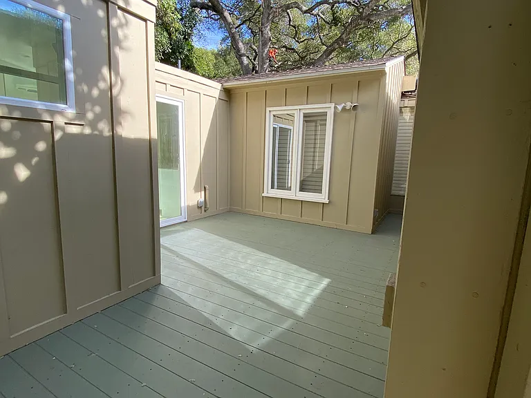 Lilac Dr — Photo 30