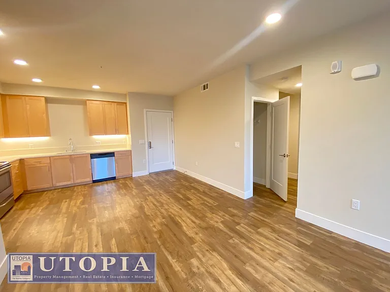 716 Darwin St #304 — Photo 6