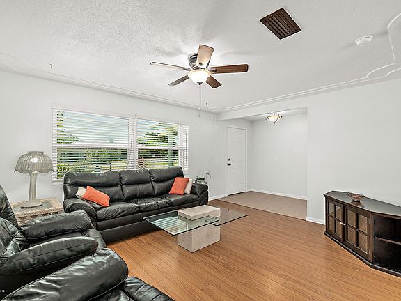 5th image of 1525 Vega Ave