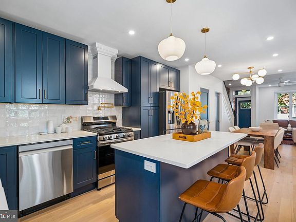 5th image of 2908 W Girard Ave