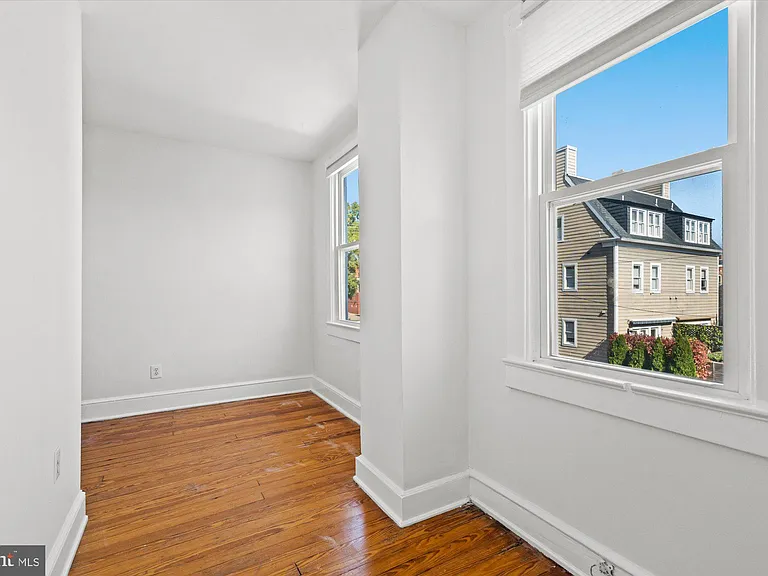 629 N Columbus St — Photo 24