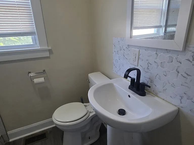 844 Forest St — Photo 48