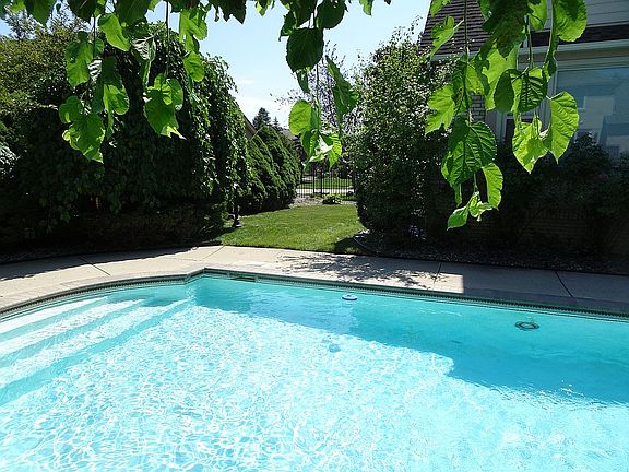 5th image of 18710 Manor Ln