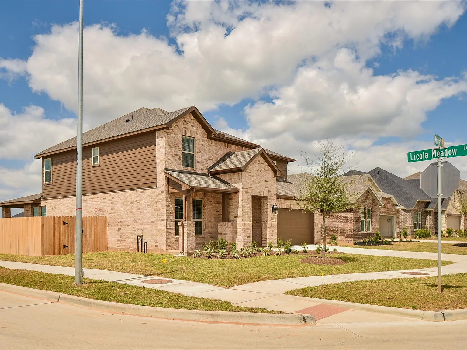 4 bed, 3.5 bath, 2641 sqft, $2,850 — Photo 2