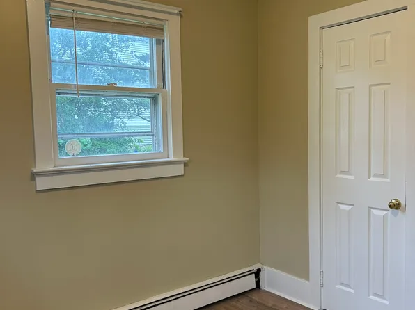 29 Lake St APT 1, Amityville, NY 11701