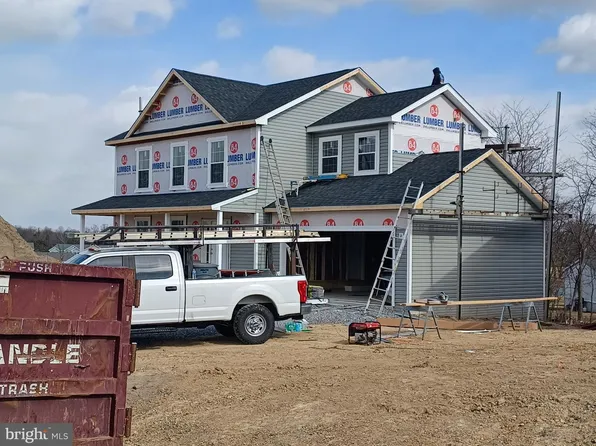 1416 Prentiss Point Pkwy, Martinsburg, WV 25401