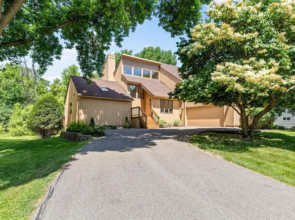 15604 White Pine Dr, Wayzata, MN 55391