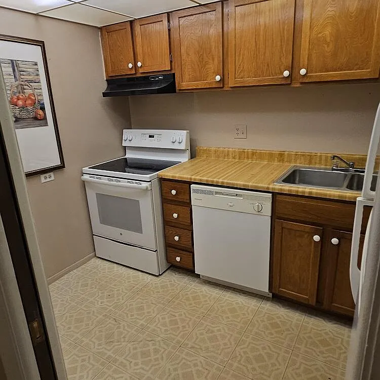 1 bed, 1.5 bath, 800 sqft, $1,500 — Photo 2