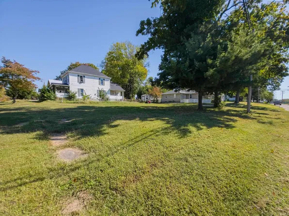 131 W 2nd St, Mount Carmel, IL 62863
