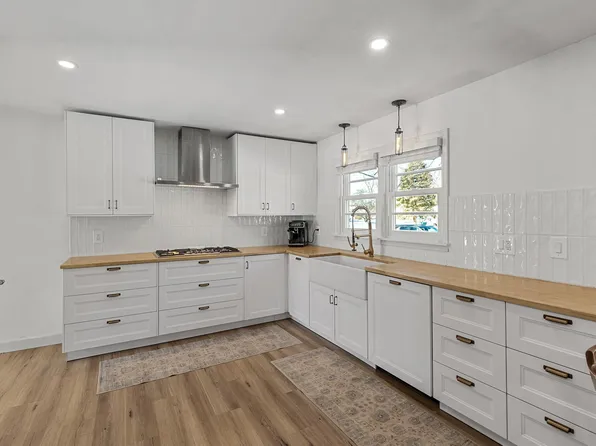 7039 Oakland Ave, Minneapolis, MN 55423