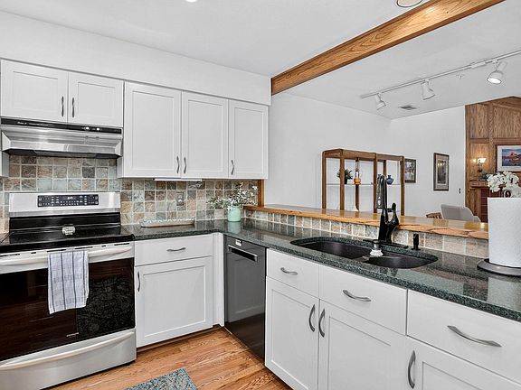 4th image of 2938 Kalmia Ave Unit 10