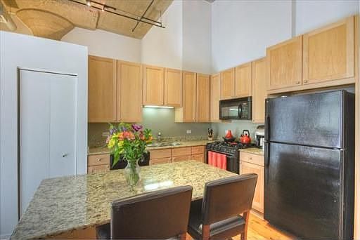 5th image of 758 N Larrabee St #Gu205