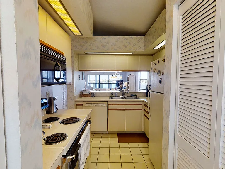 448 Bouchelle Dr #305 — Photo 10